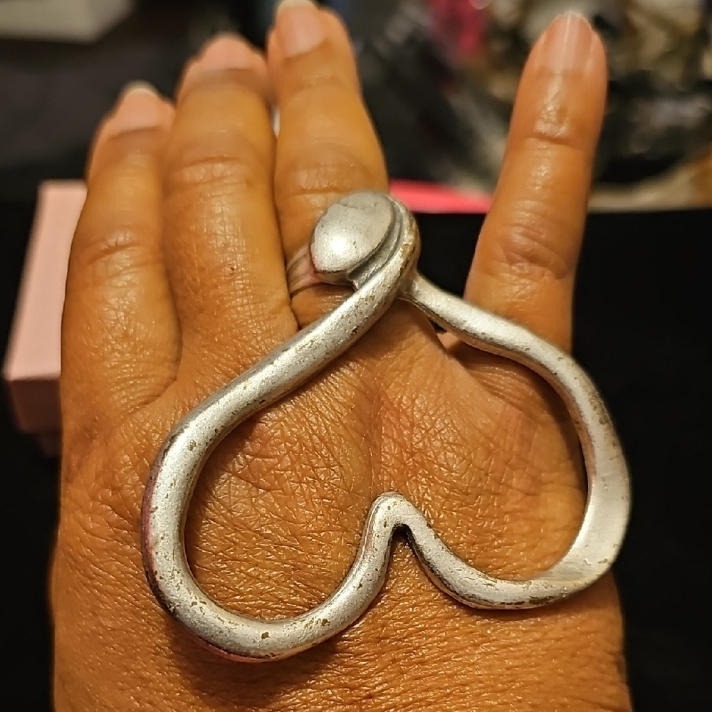Elegant Silver Heart-Shaped Ring